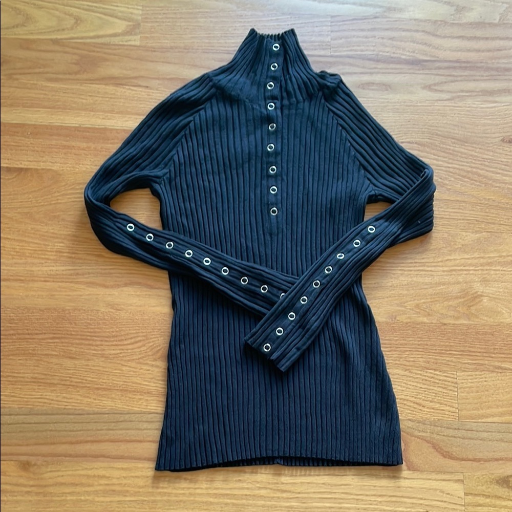 NWT 100% wool Ribbed Turtleneck Sweater with Button Details - Picture 3 of 6